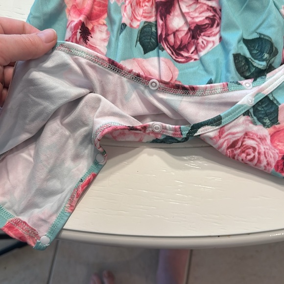 3/$15 floral romper size 90 - Picture 3 of 5